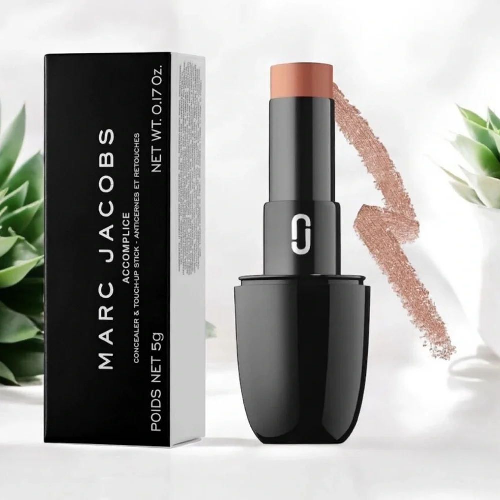 Marc Jacobs Beauty Accomplice Concealer & Touch-Up Stick - Tan 46